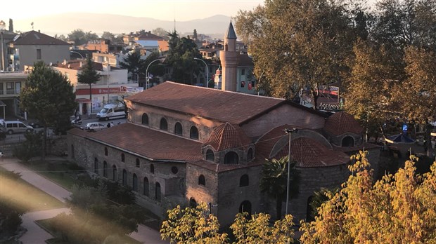 1700-yillik-ayasofya-ya-cam-kapi-taktilar-525967-1.