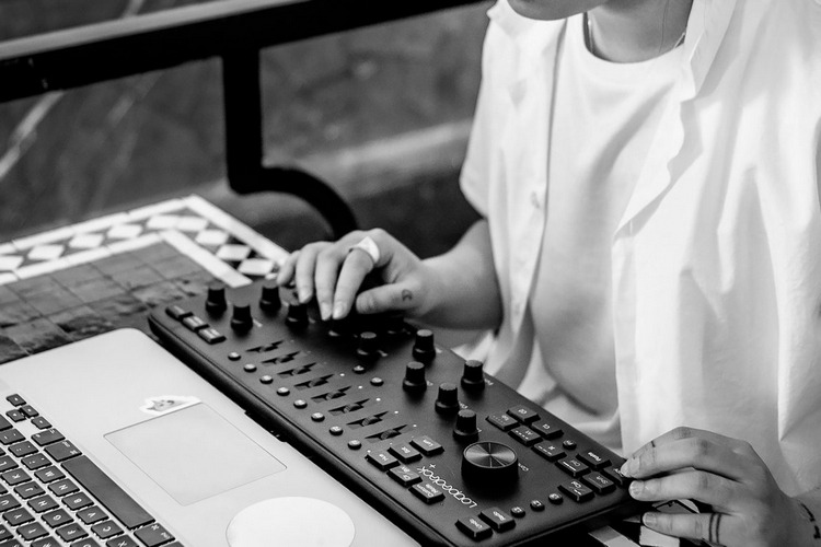 Loupedeck+, Adobe Camera Raw ile Bütünleşti
