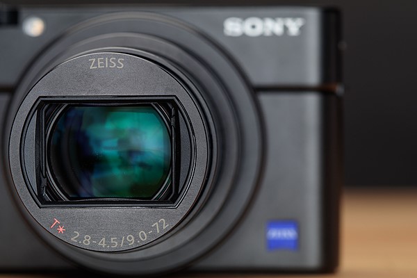 Sony Cyber-shot DSC-RX100 VII (24-200mm F2.8-4.5)